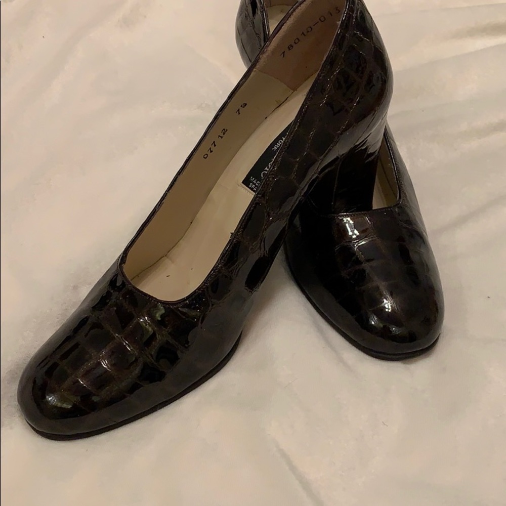 Kenneth Cole VTG Brown Faux Alligator Embossed Pumps
